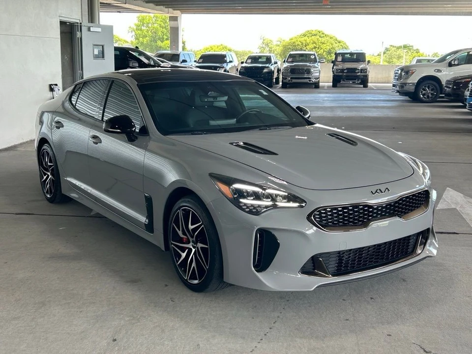 2023 Kia Stinger - Image 2 of 12