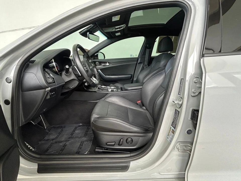 2023 Kia Stinger - Image 7 of 12
