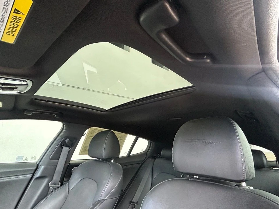 2023 Kia Stinger - Image 8 of 12