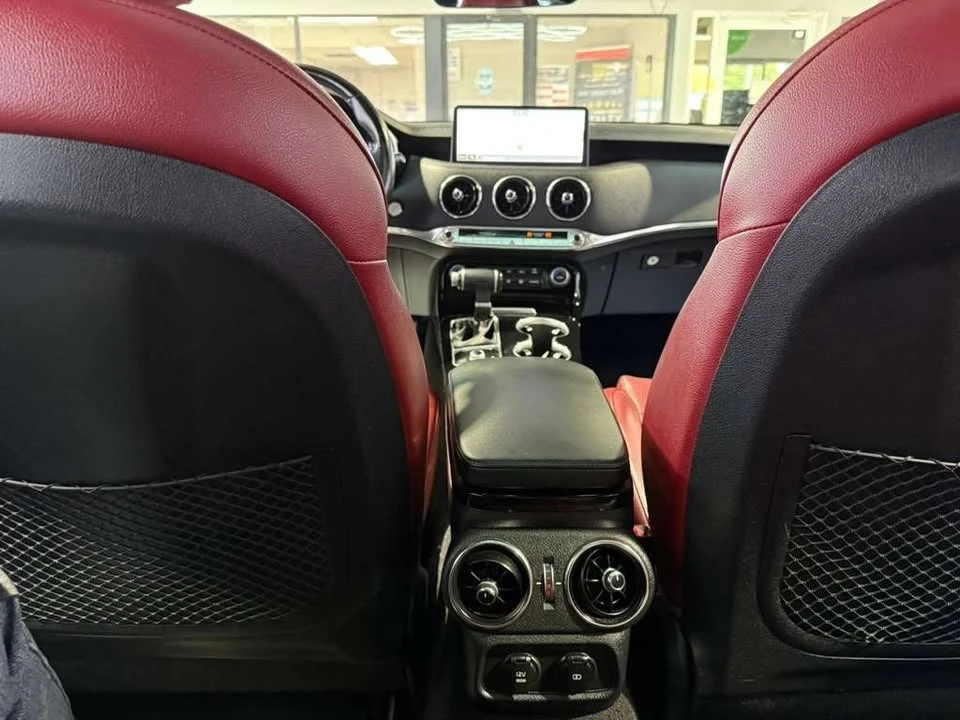 2023 Kia Stinger - Image 17 of 20