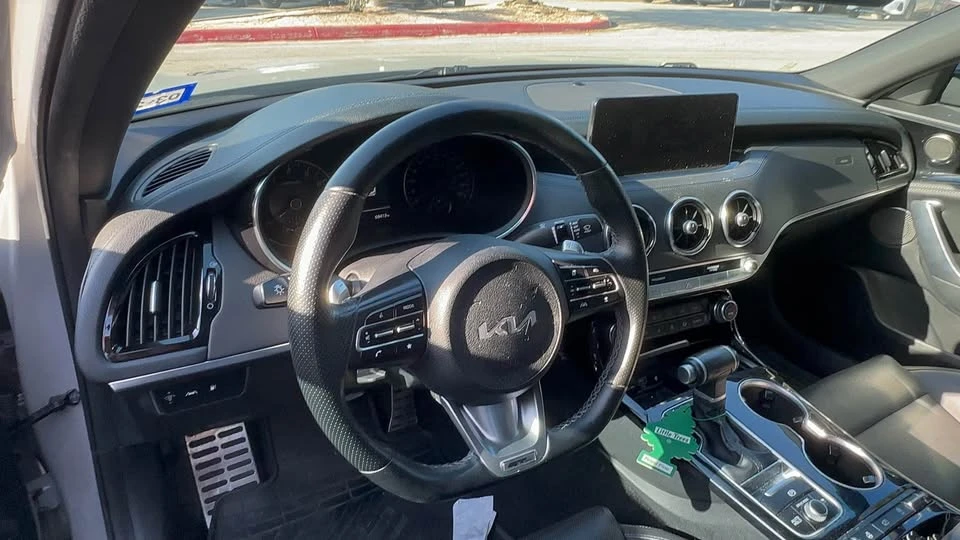 2023 Kia Stinger - Image 8 of 10