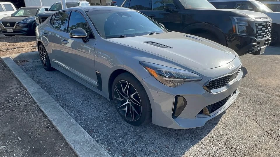 2023 Kia Stinger - Image 2 of 10