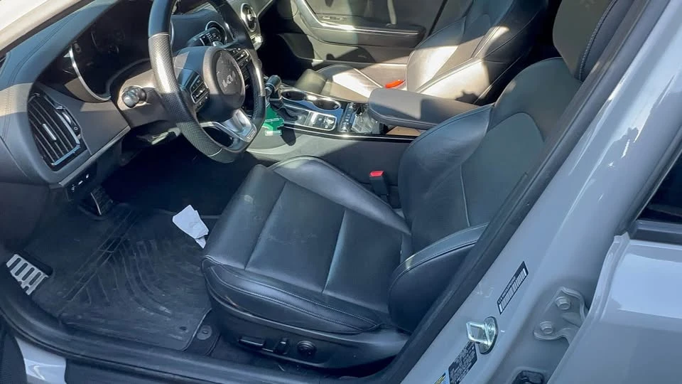 2023 Kia Stinger - Image 6 of 10
