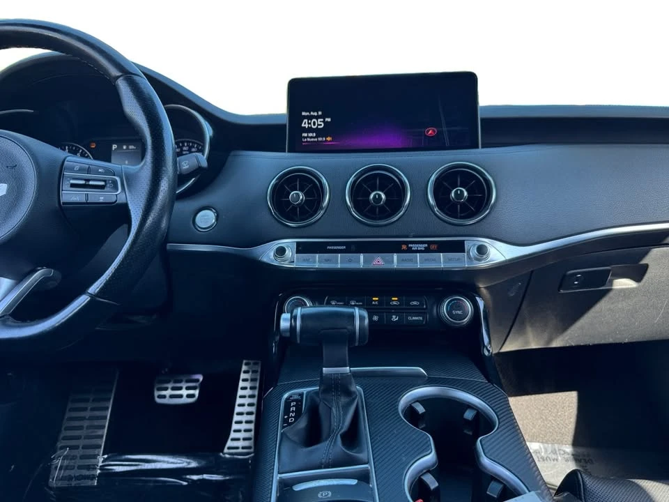 2023 Kia Stinger - Image 11 of 20