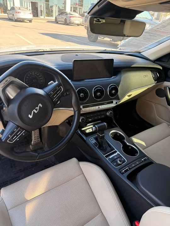2023 Kia Stinger - Image 3 of 9