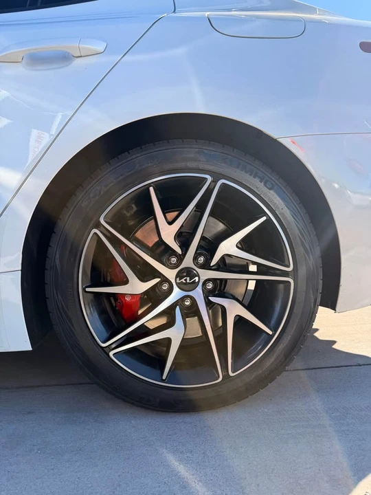 2023 Kia Stinger - Image 7 of 9