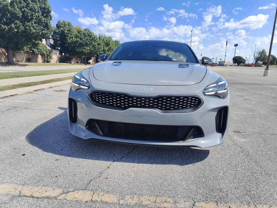 2023 Kia Stinger - Image 2 of 12
