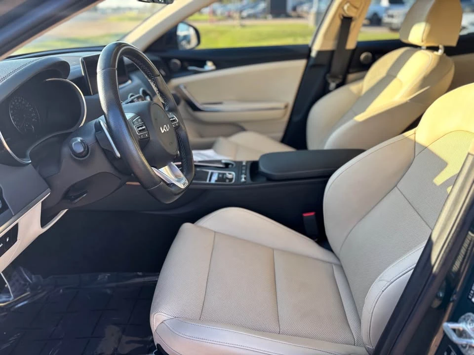 2023 Kia Stinger GT - Image 2 of 3