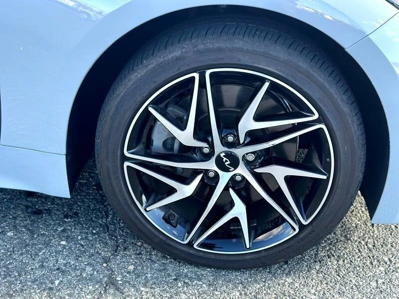 2023 Kia Stinger - Image 18 of 20