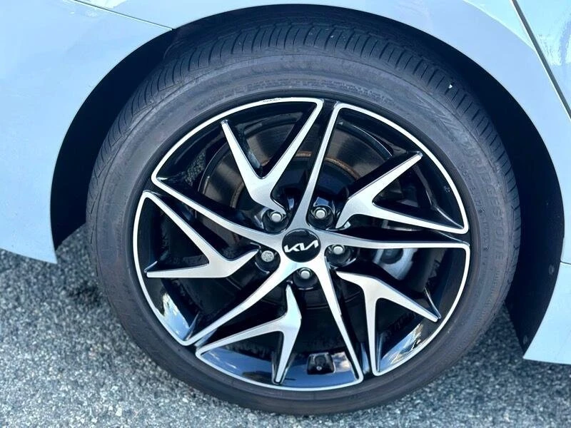 2023 Kia Stinger - Image 17 of 20