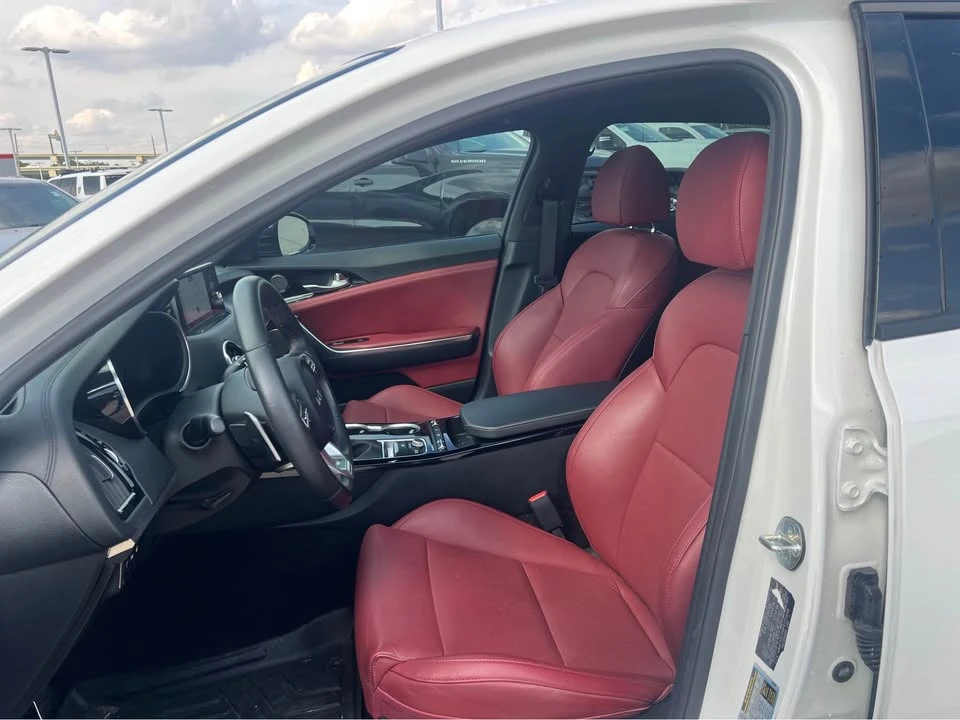 2023 Kia Stinger - Image 11 of 20