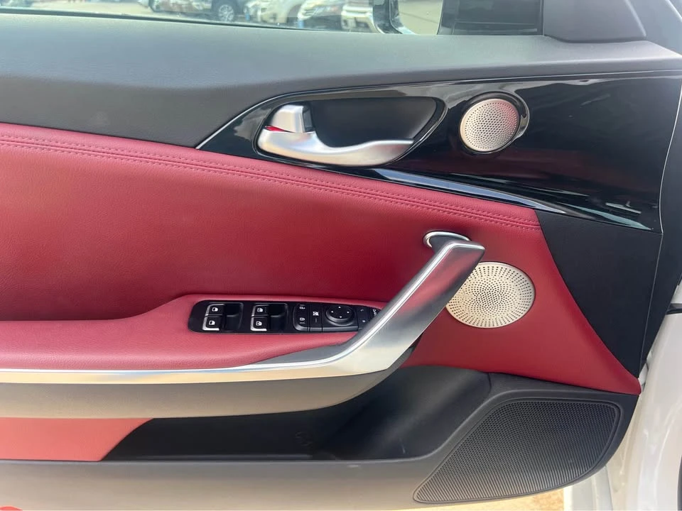 2023 Kia Stinger - Image 13 of 20