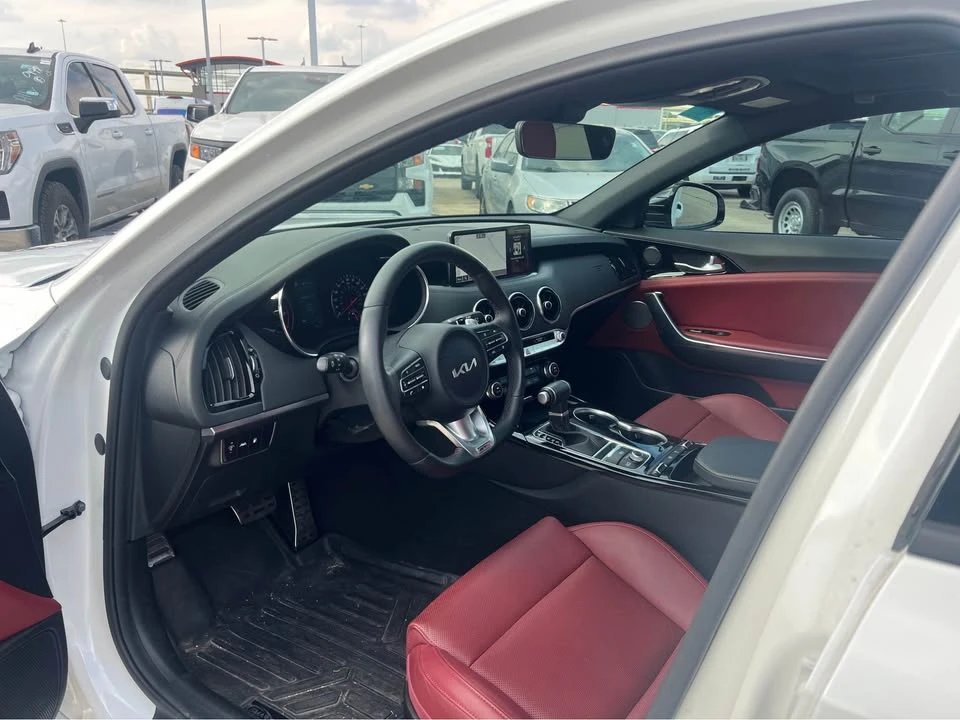 2023 Kia Stinger - Image 10 of 20