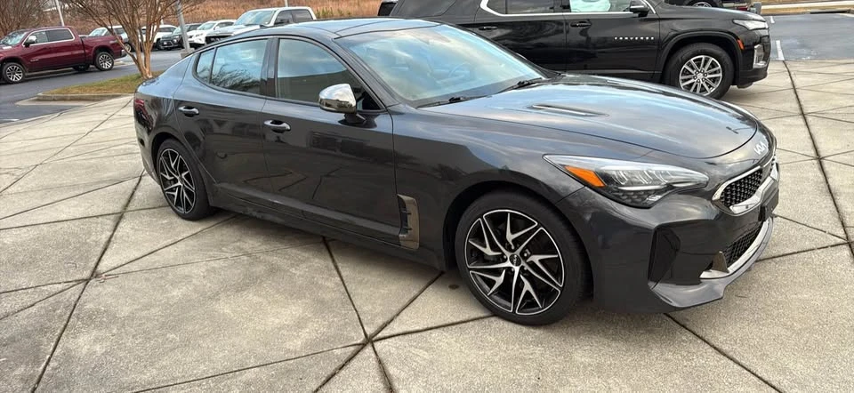 2023 Kia Stinger - Image 2 of 4