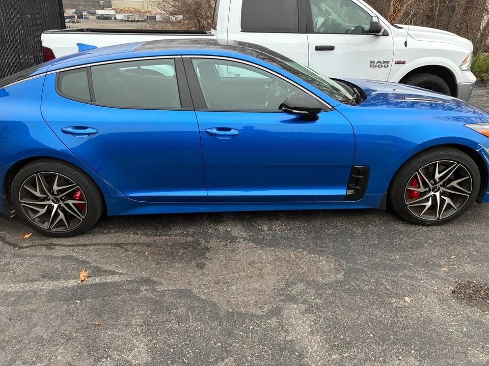 2023 Kia Stinger - Image 2 of 4