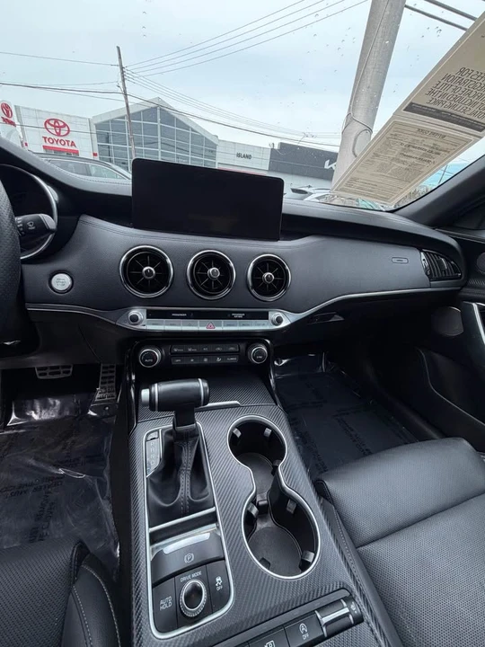 2023 Kia Stinger - Image 12 of 15