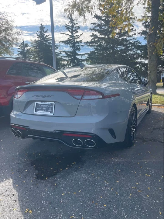 2023 Kia Stinger - Image 9 of 11