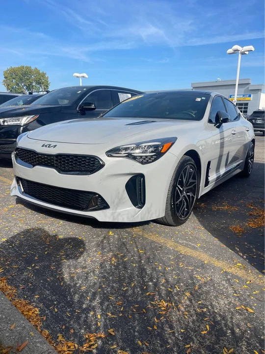 2023 Kia Stinger - Image 2 of 11