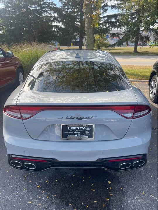 2023 Kia Stinger - Image 8 of 11