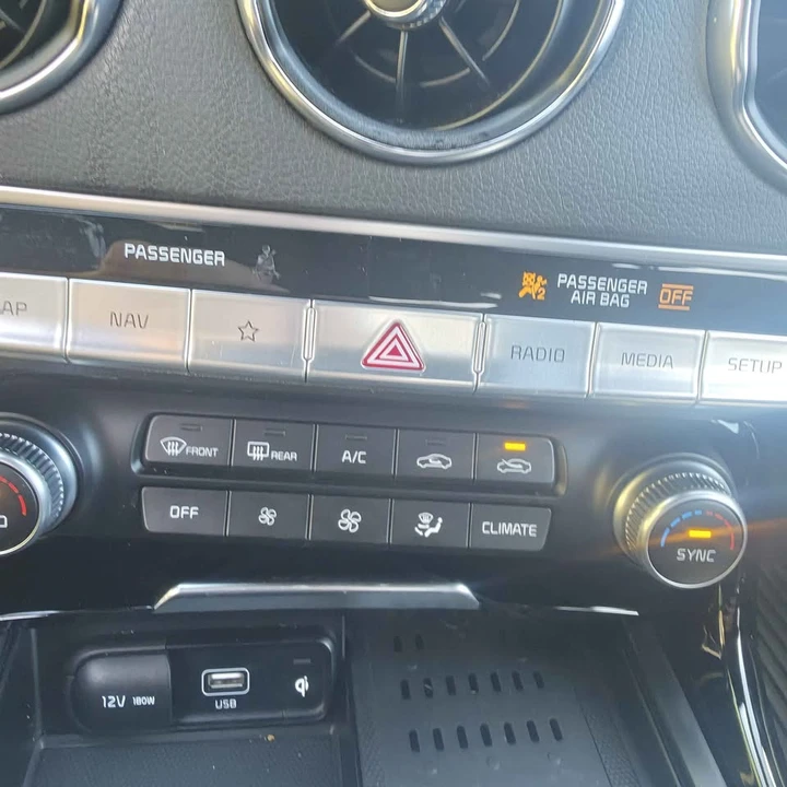 2023 Kia Stinger - Image 16 of 20