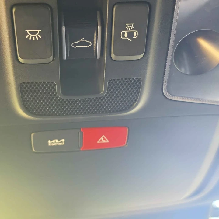 2023 Kia Stinger - Image 18 of 20