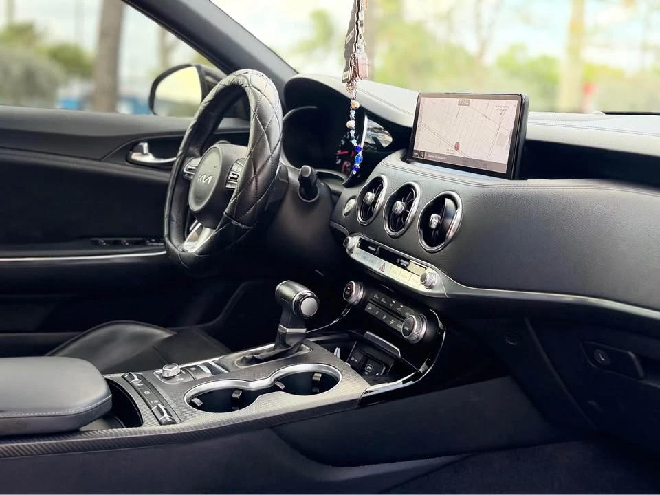 2023 Kia Stinger - Image 9 of 11