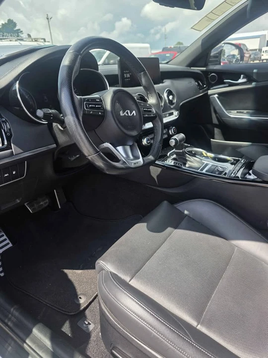 2023 Kia Stinger - Image 6 of 9