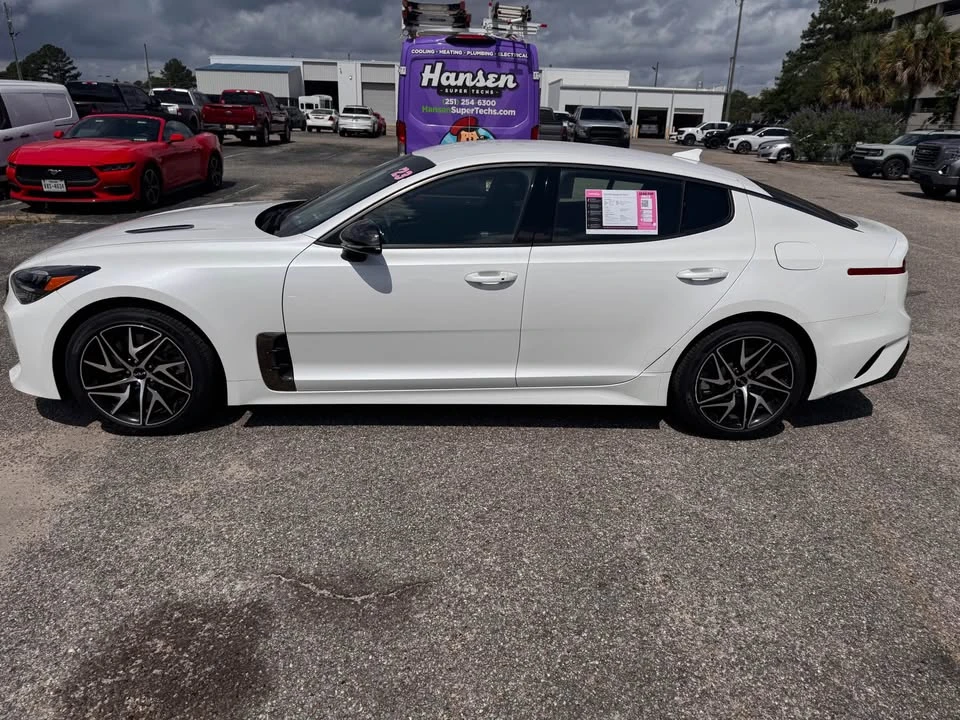 2023 Kia Stinger - Image 2 of 10