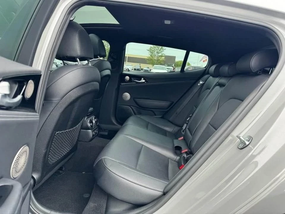 2023 Kia Stinger - Image 8 of 10