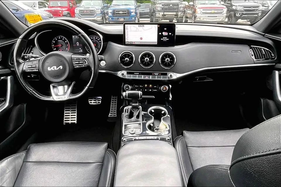 2023 Kia Stinger - Image 6 of 7