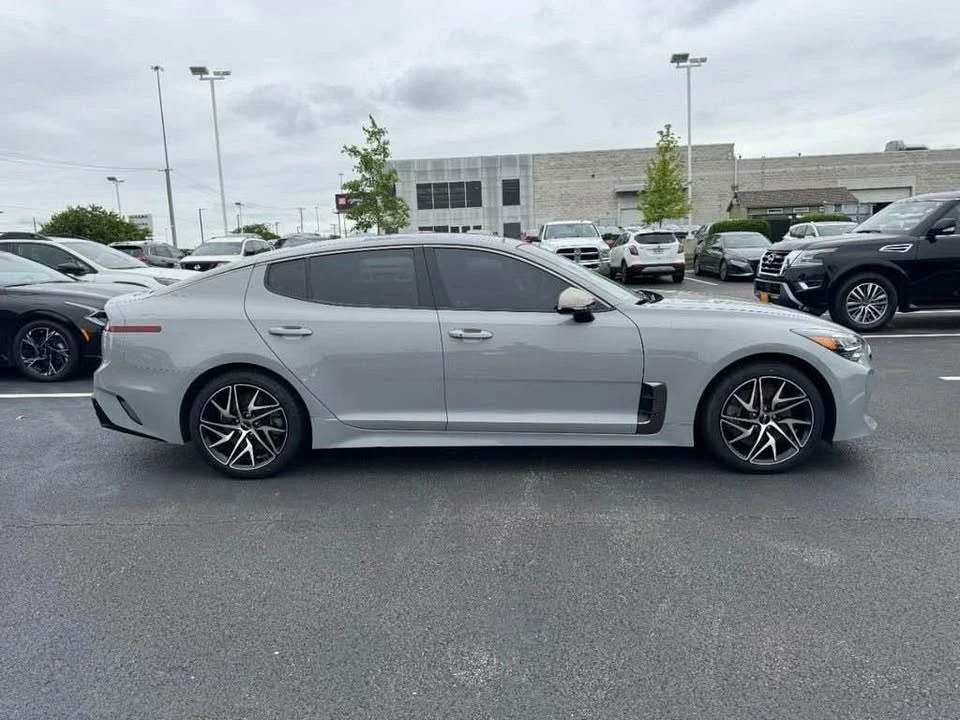 2023 Kia Stinger - Image 2 of 10