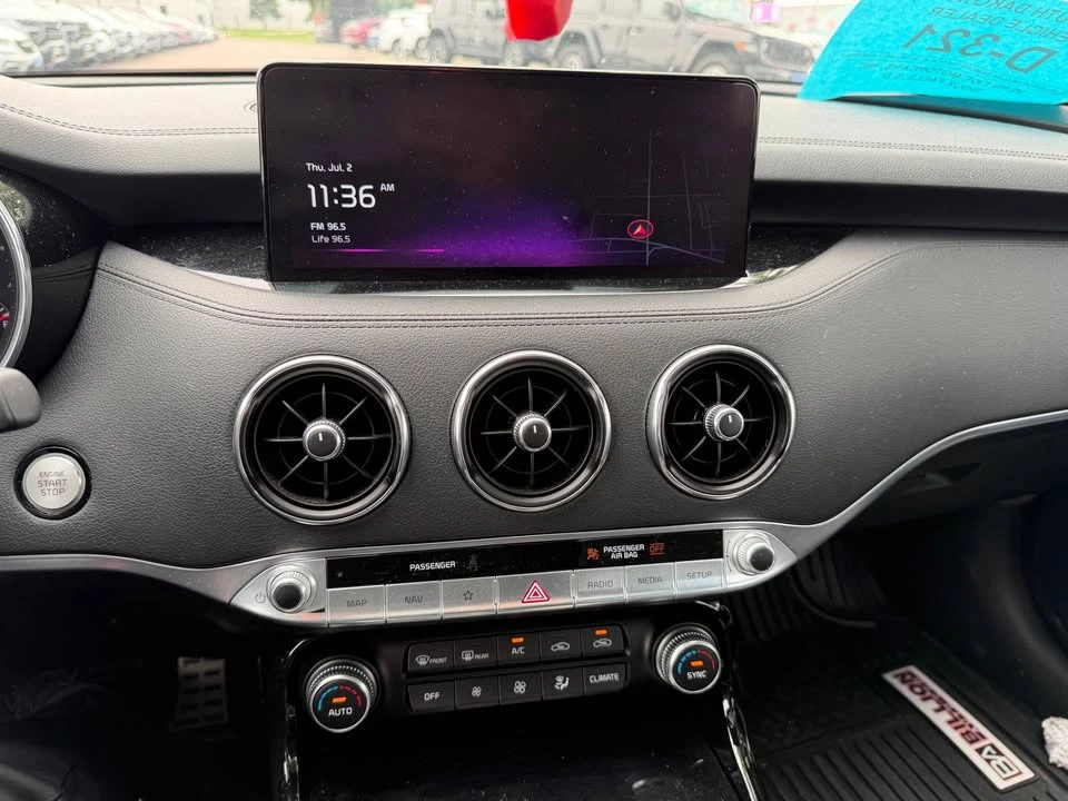 2023 Kia Stinger - Image 13 of 16