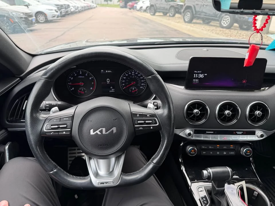2023 Kia Stinger - Image 15 of 16