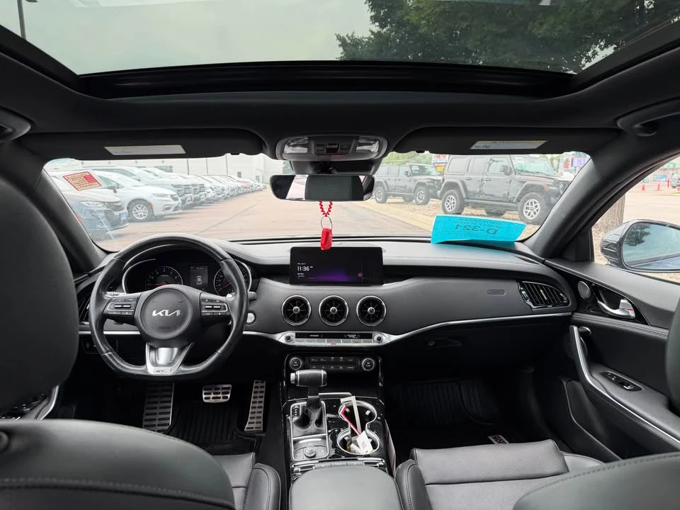 2023 Kia Stinger - Image 11 of 16