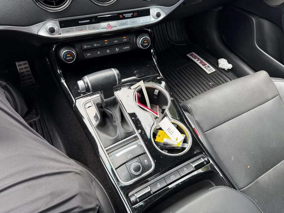 2023 Kia Stinger - Image 14 of 16