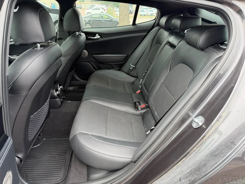 2023 Kia Stinger - Image 10 of 16