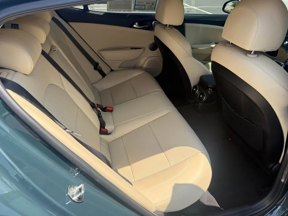 2023 Kia Stinger GT - Image 9 of 11