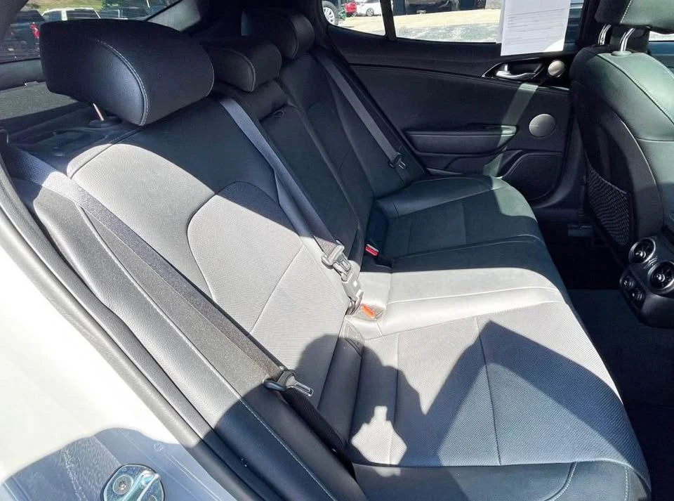 2023 Kia Stinger GT - Image 7 of 10