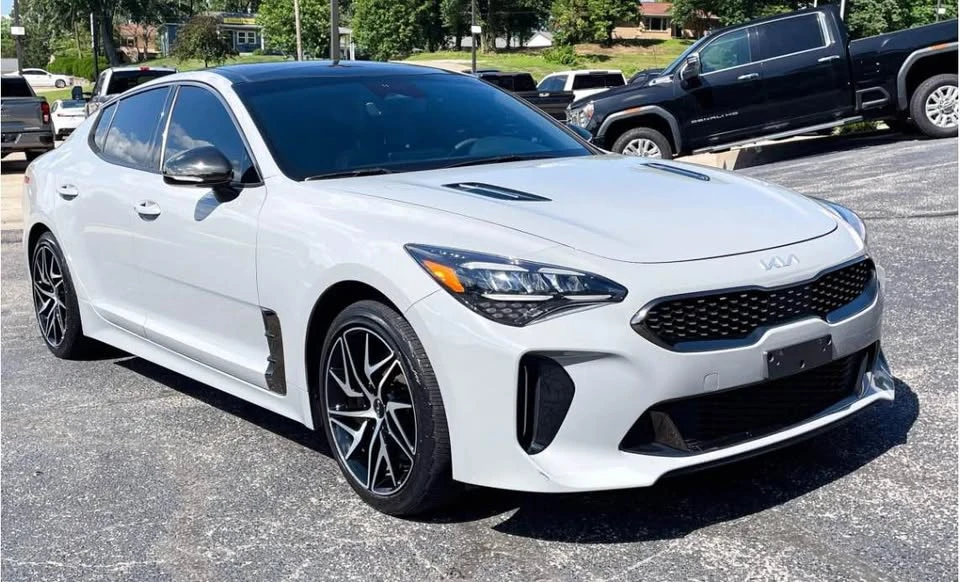 2023 Kia Stinger GT - Image 2 of 10
