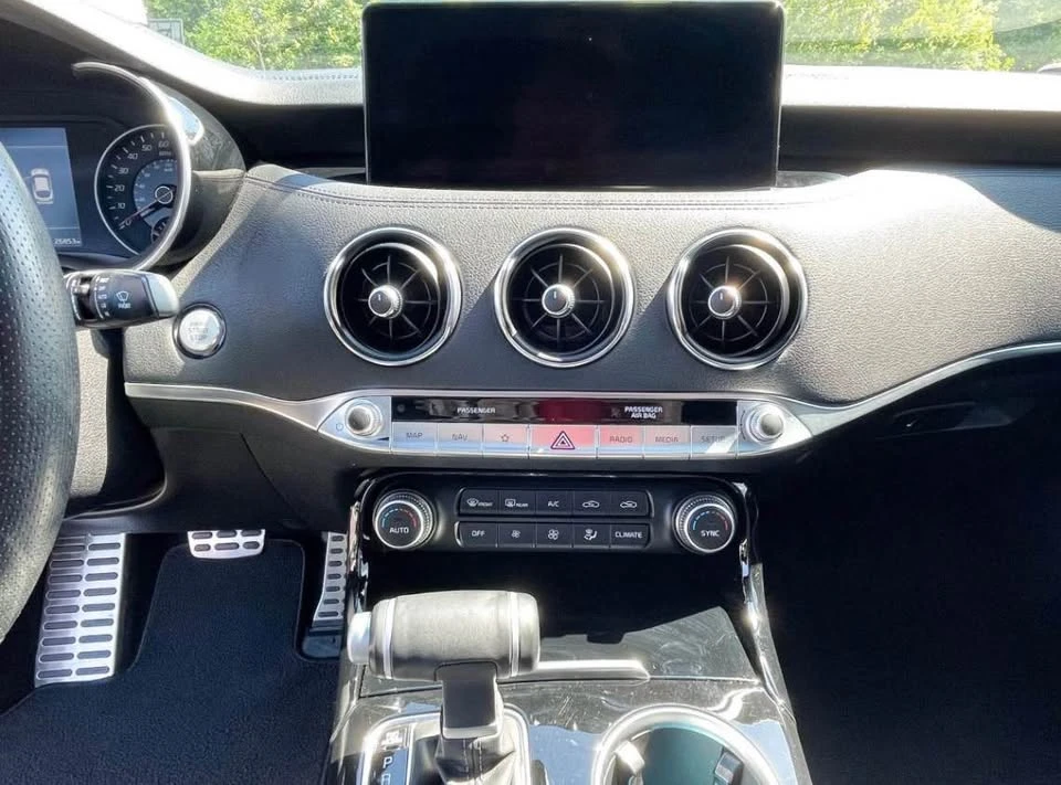 2023 Kia Stinger GT - Image 8 of 10