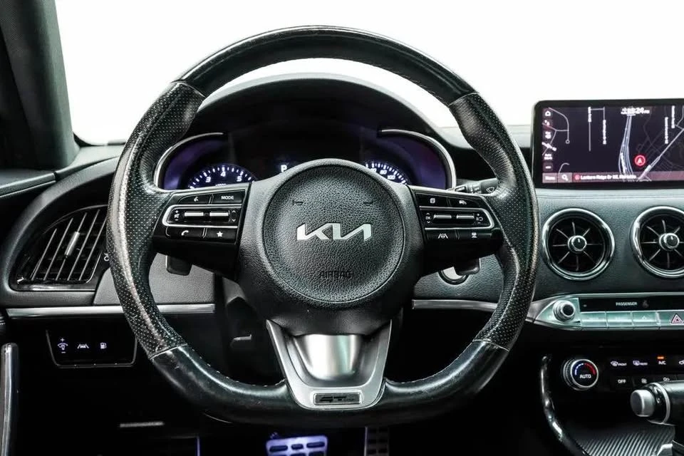 2023 Kia Stinger GT - Image 13 of 19
