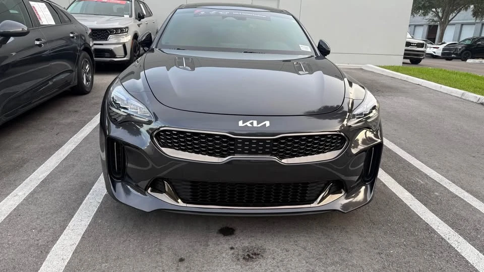 2023 Kia Stinger - Image 2 of 5