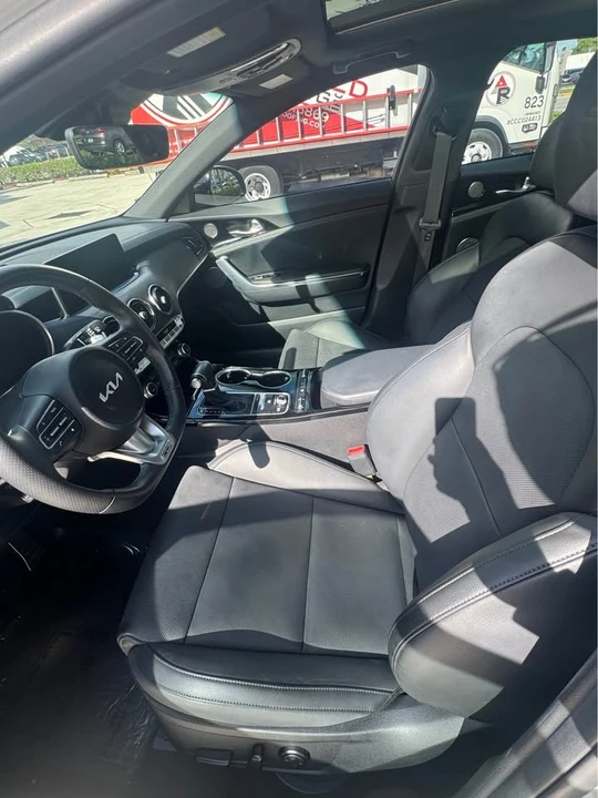 2023 Kia Stinger - Image 3 of 11