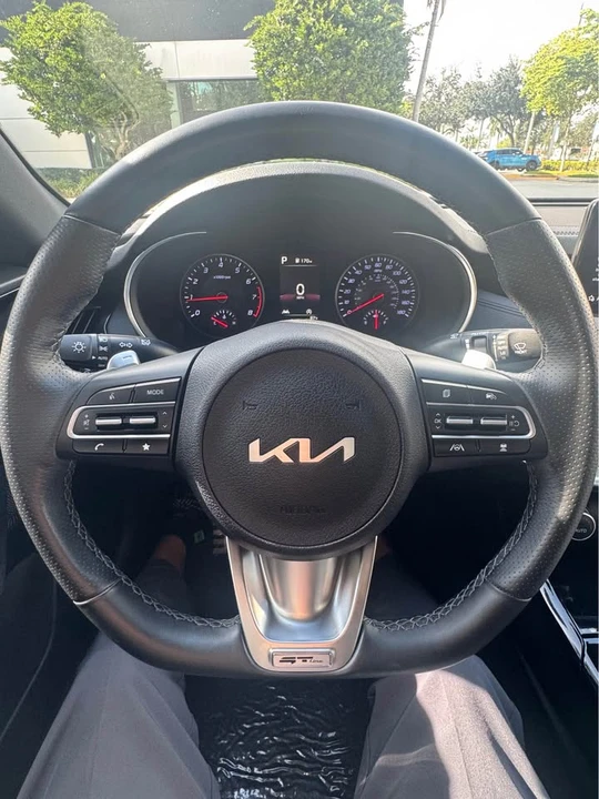 2023 Kia Stinger - Image 10 of 11