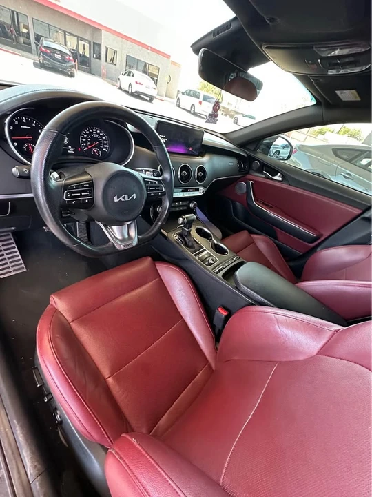 2023 Kia Stinger - Image 2 of 4