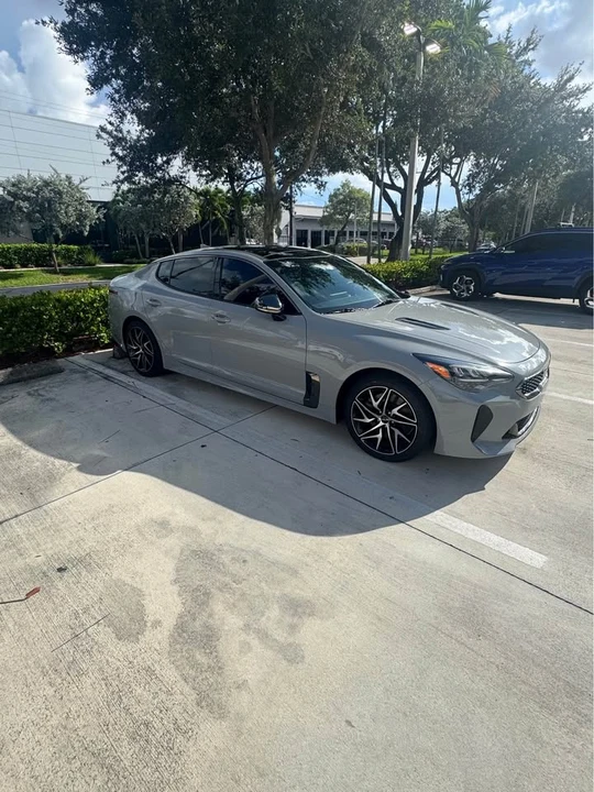 2023 Kia Stinger - Image 2 of 11