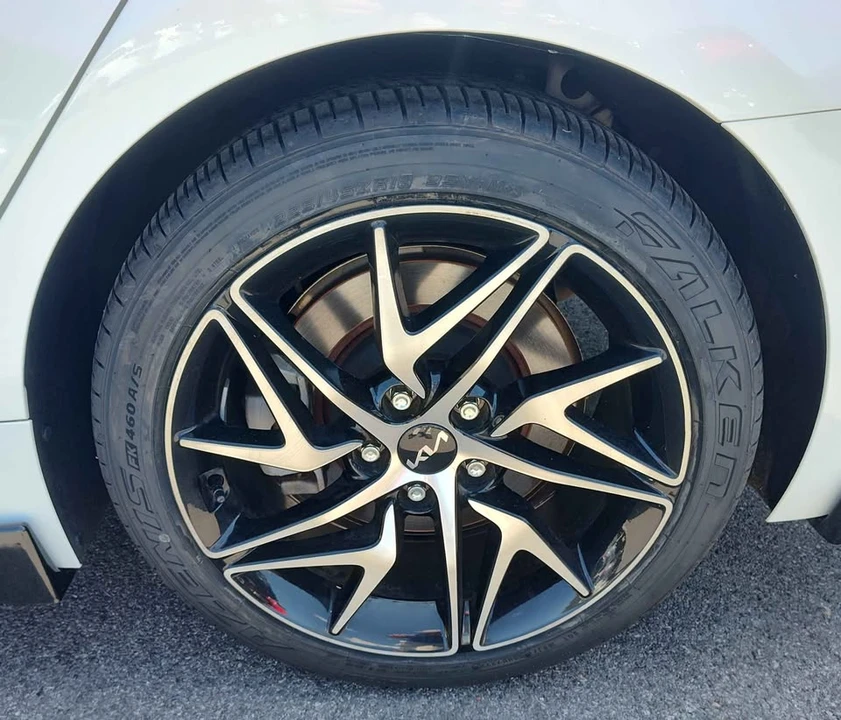2023 Kia Stinger - Image 4 of 8