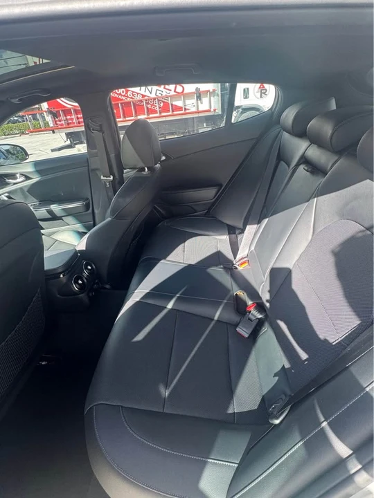 2023 Kia Stinger - Image 4 of 11