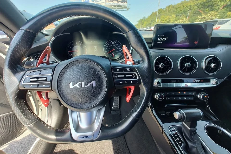 2023 Kia Stinger - Image 5 of 8