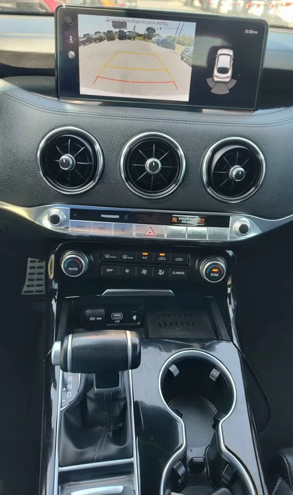 2023 Kia Stinger - Image 7 of 8